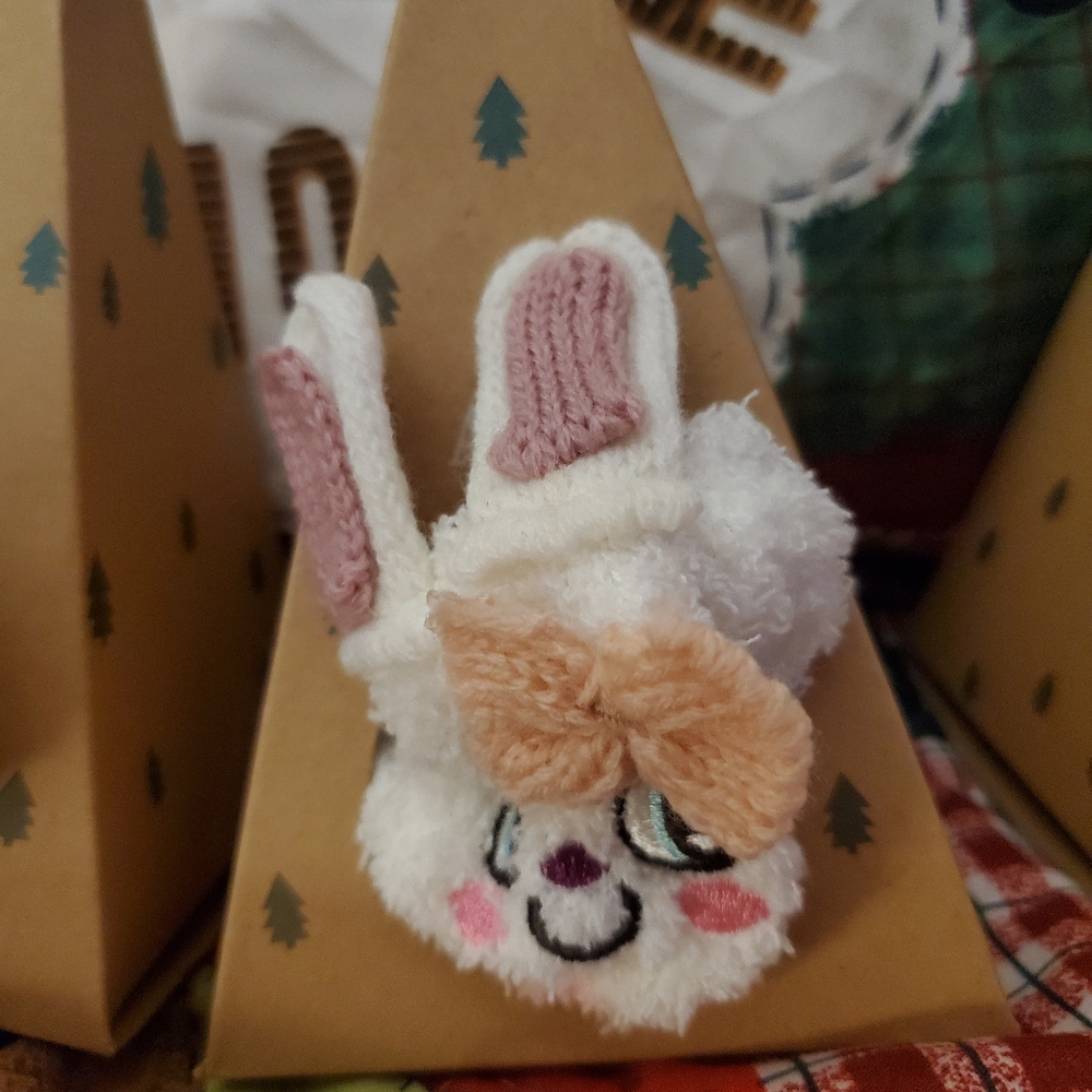 Bunny friends in ornament socks surprise ! - Picture 2 of 8